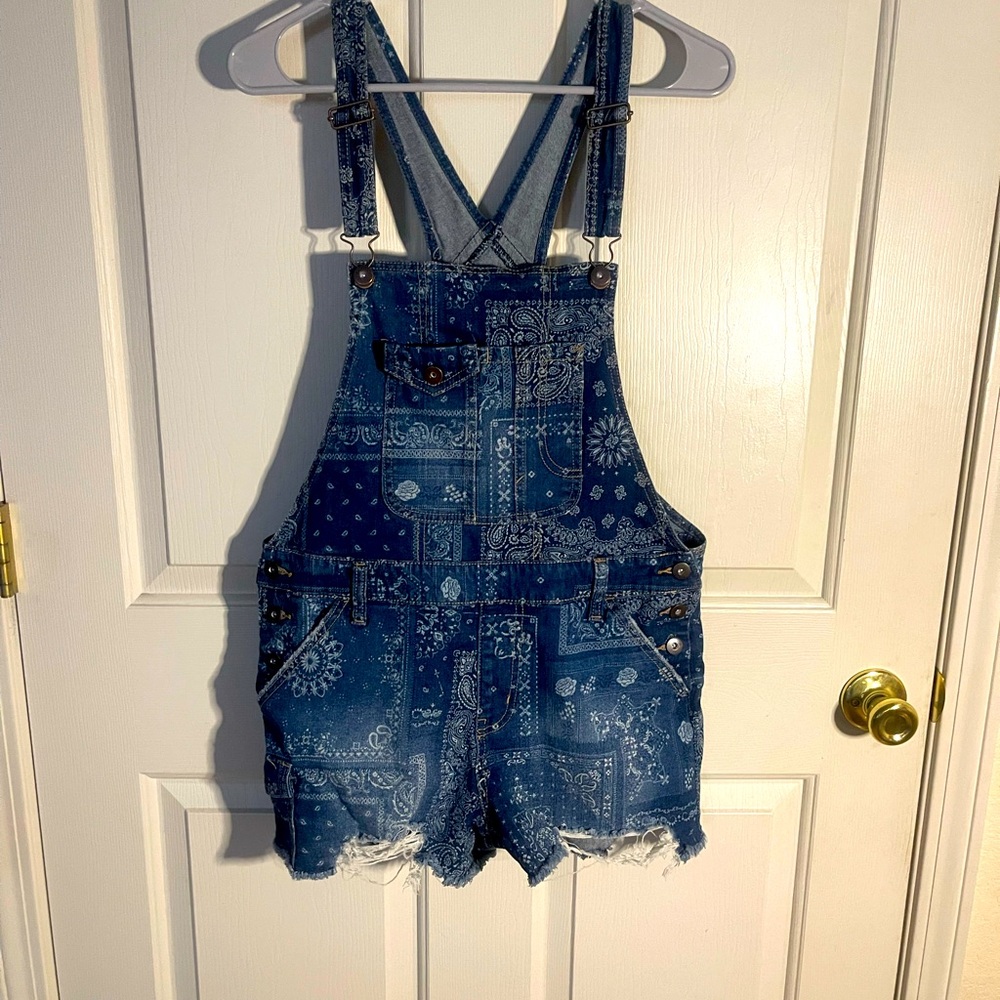 No Boundaries brand women's bib overalls size 11 to 13 juniors